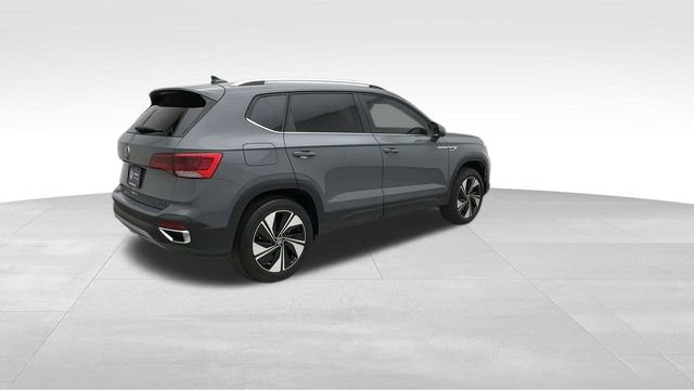 Certified 2024 Volkswagen Taos SE image 2