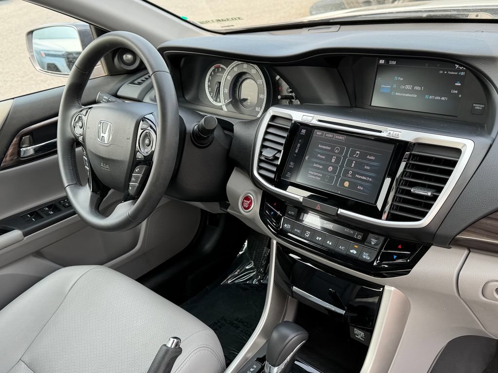Used 2017 Honda Accord Touring image 13