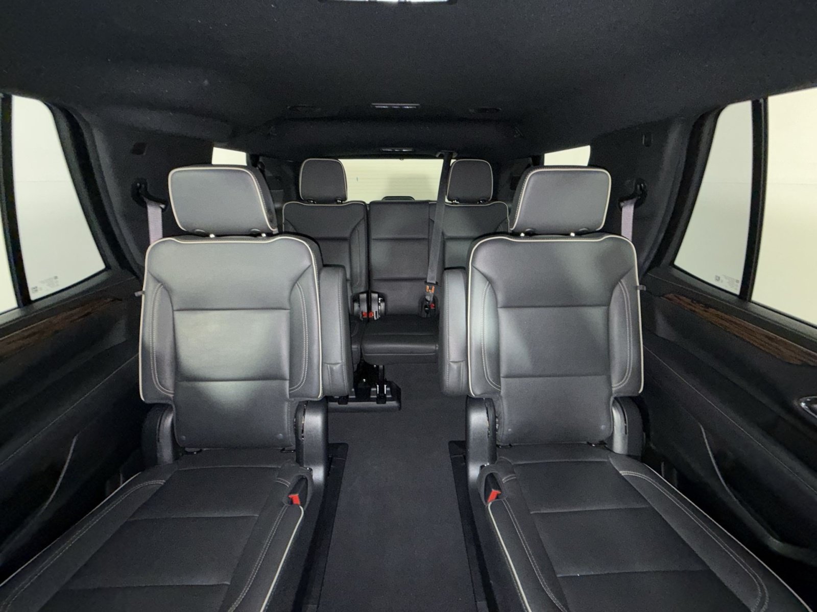 Used 2023 Chevrolet Tahoe Premier AWD/4WD image 23