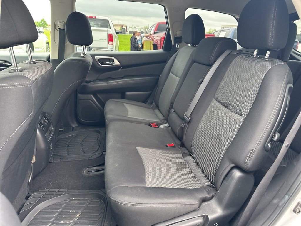 Used 2018 Nissan Pathfinder S AWD/4WD image 14