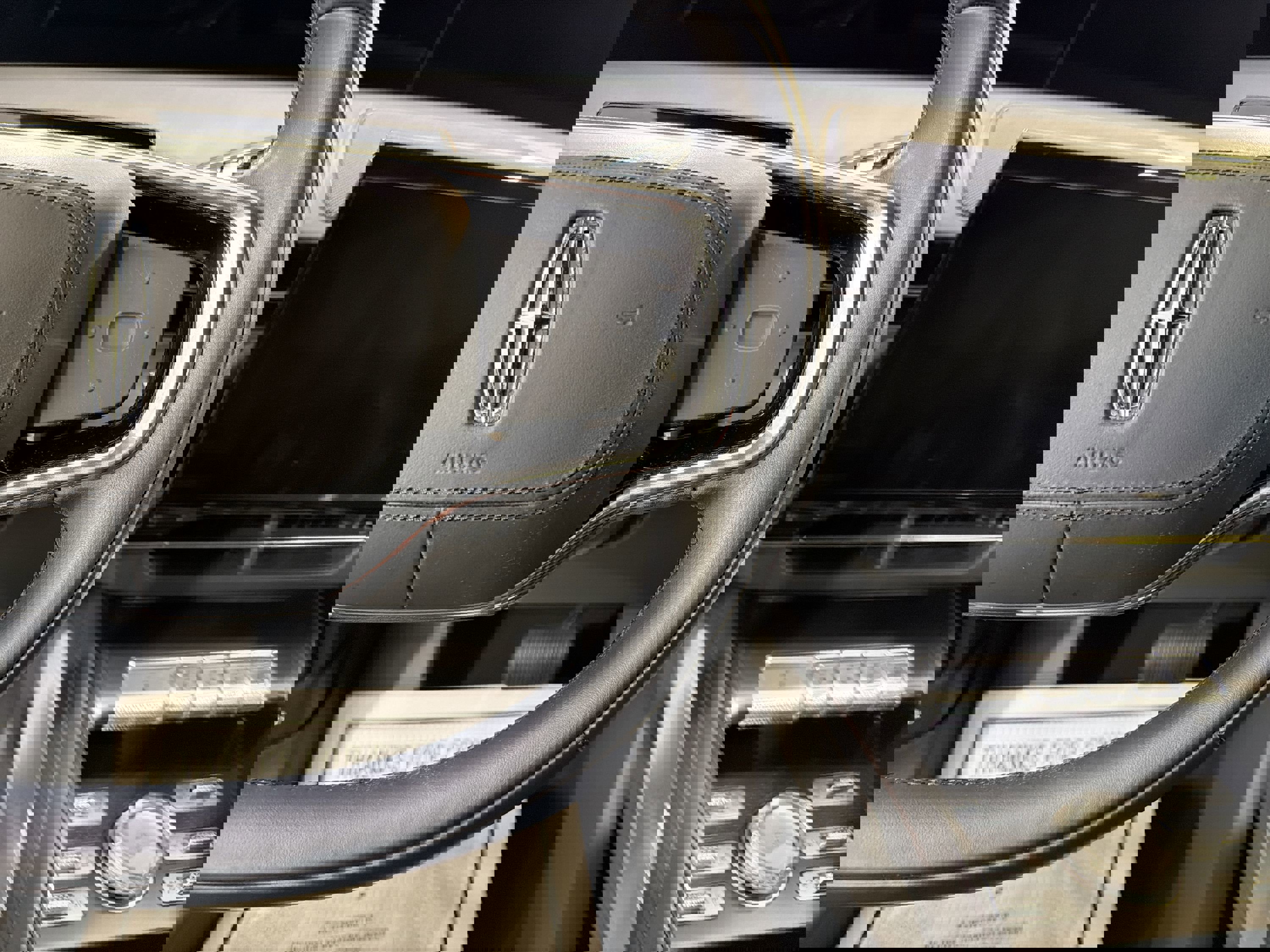 Used 2025 Lincoln Nautilus Premier w/ Jet Appearance Package image 15