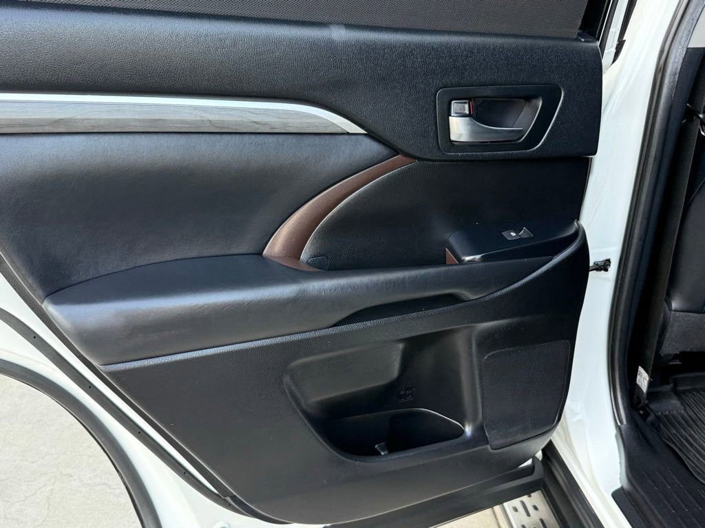 Used 2019 Toyota Highlander Limited AWD/4WD image 25