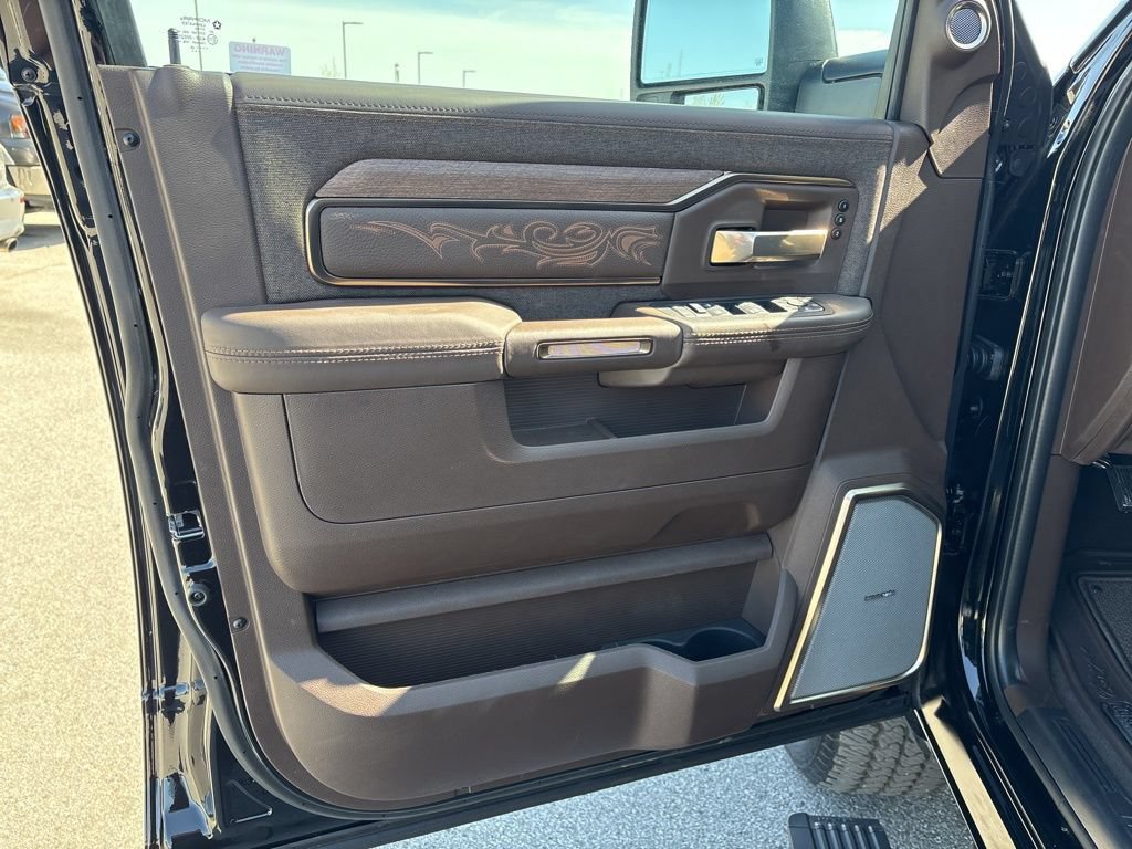 New 2026 RAM 2500 Limited AWD/4WD image 8
