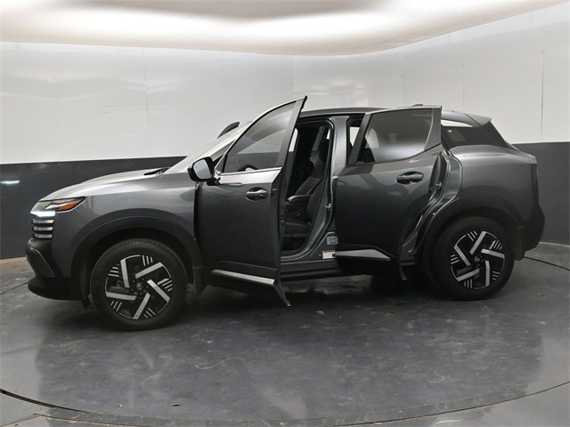 Used 2025 Nissan Kicks SV w/ Charging Package image 34