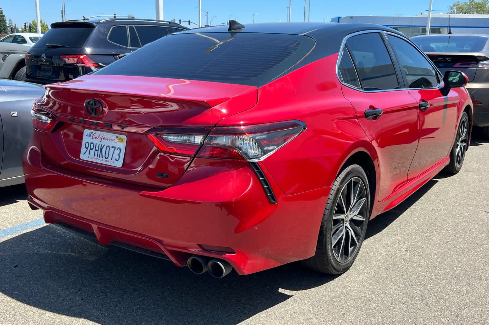 Used 2022 Toyota Camry SE FWD image 4