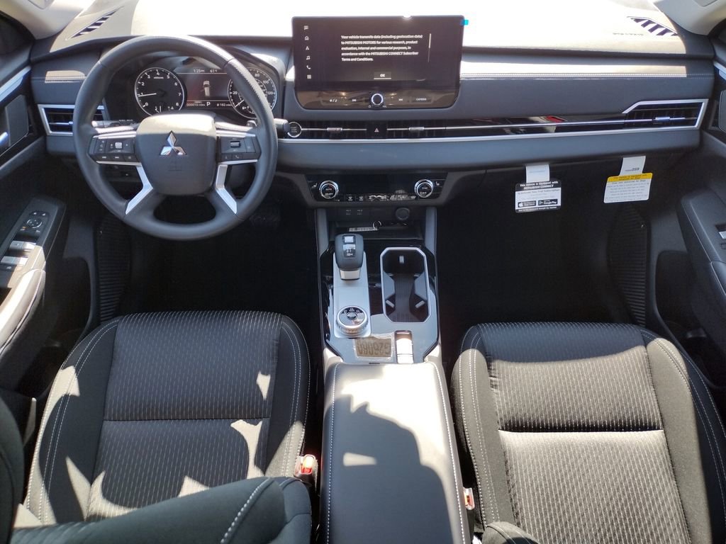 New 2026 Mitsubishi Outlander ES image 2