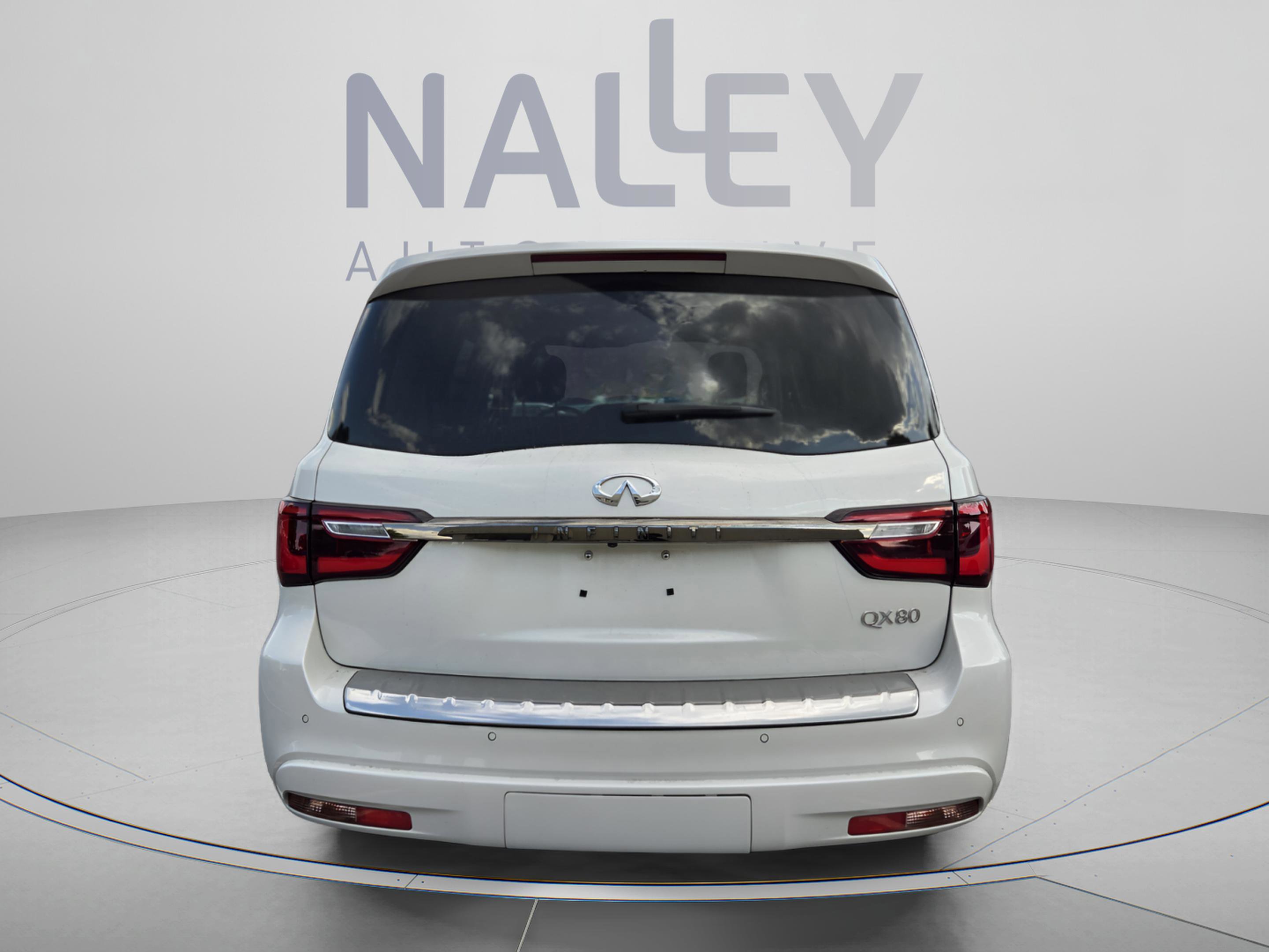 Used 2023 INFINITI QX80 Premium Select w/ All-Season Package RWD image 4