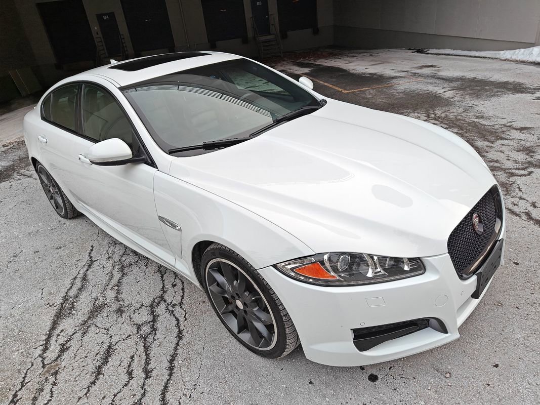 Used 2015 Jaguar XF Portfolio image 32