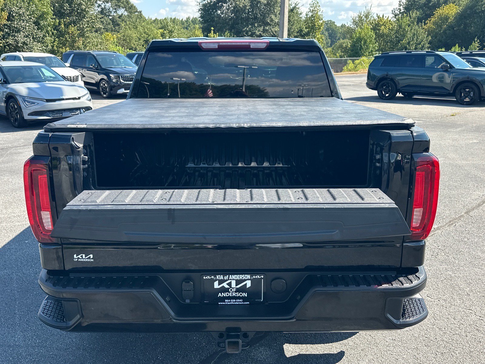 Used 2024 GMC Sierra 1500 SLT AWD/4WD image 5