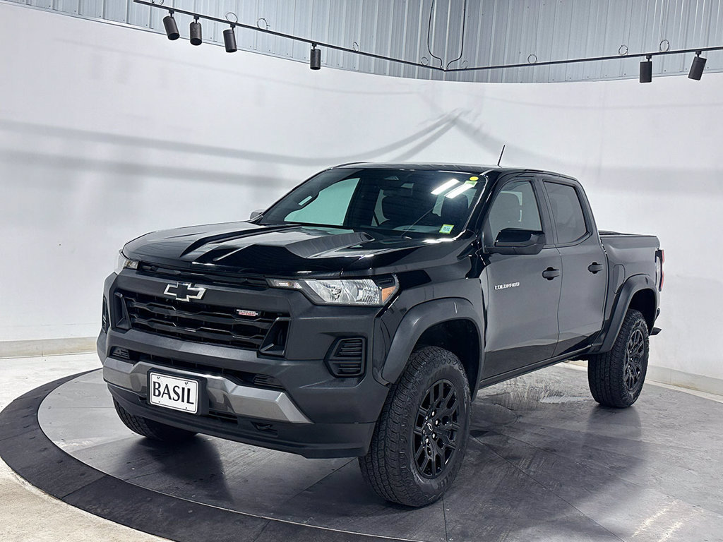 Used 2024 Chevrolet Colorado Trail Boss w/ Advanced Trailering Package AWD/4WD image 8