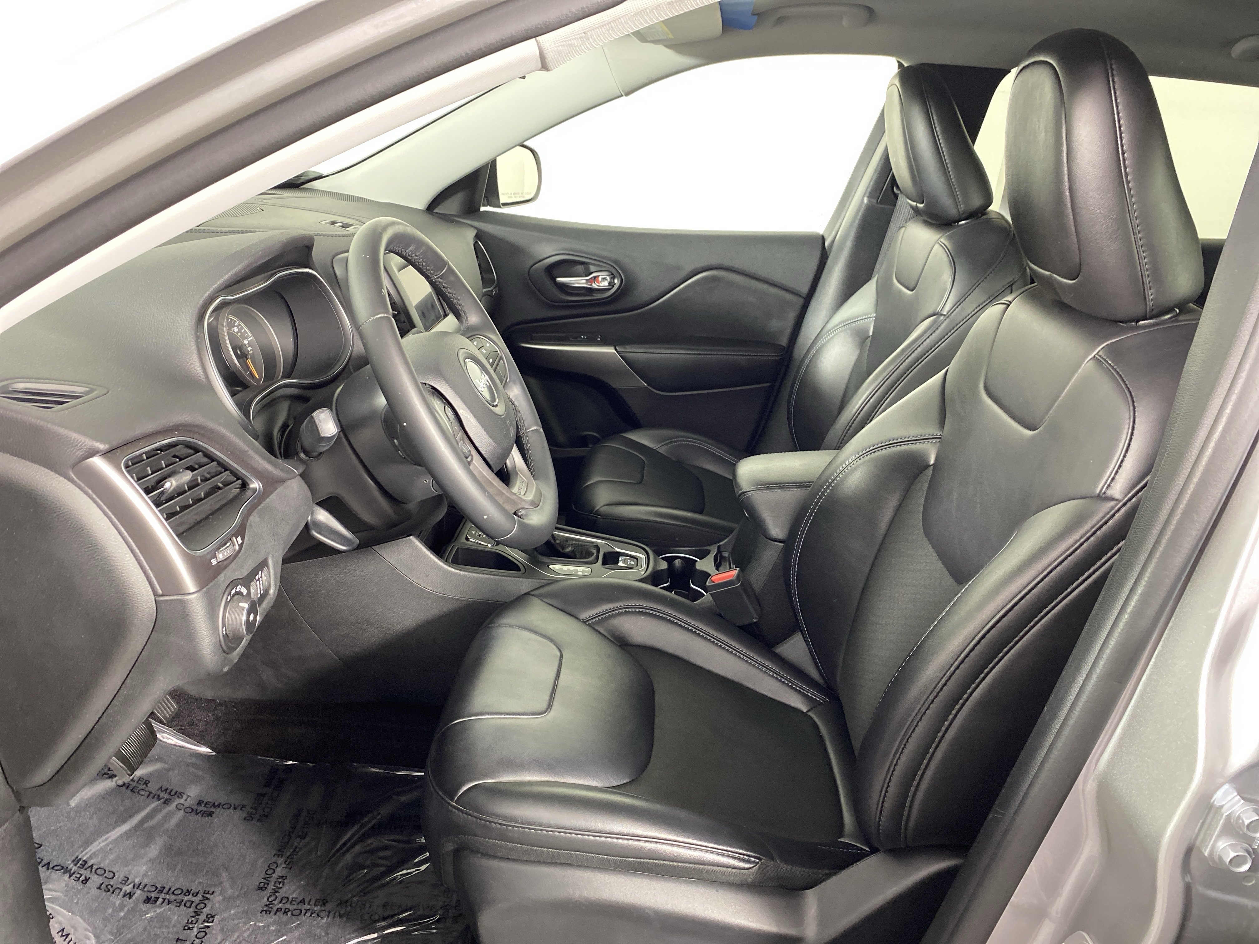 Used 2019 Jeep Cherokee Latitude Plus FWD image 14