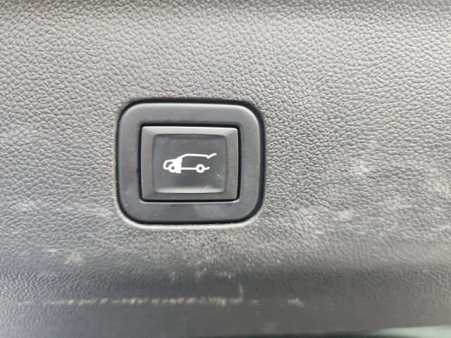 Used 2021 Chevrolet Suburban Z71 w/ Z71 Signature Package AWD/4WD image 17