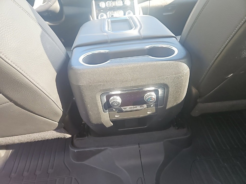 Used 2022 GMC Yukon Denali w/ Denali Premium Package image 25