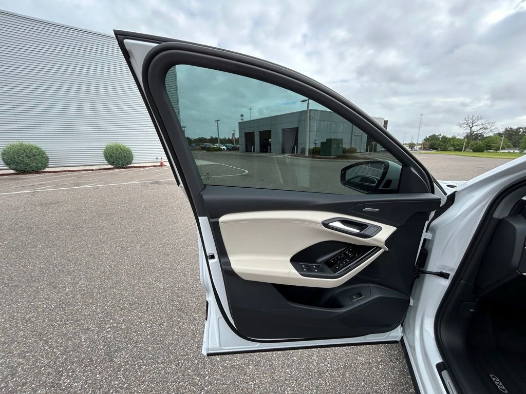 Used 2025 Audi Q6 e-tron Premium Plus w/ Premium Plus image 61