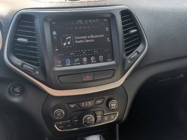 Used 2015 Jeep Cherokee Limited w/ Luxury Group AWD/4WD image 16