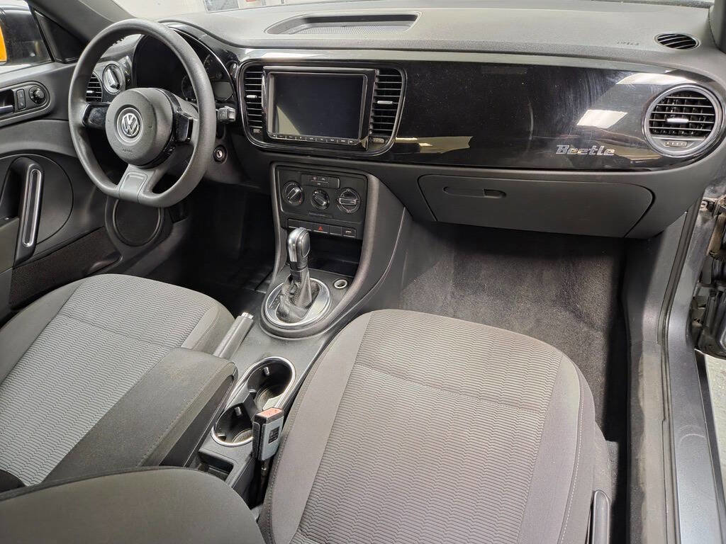Used 2013 Volkswagen Beetle 2.5 image 18