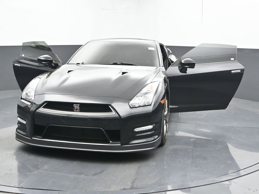 Used 2014 Nissan GT-R Premium image 48