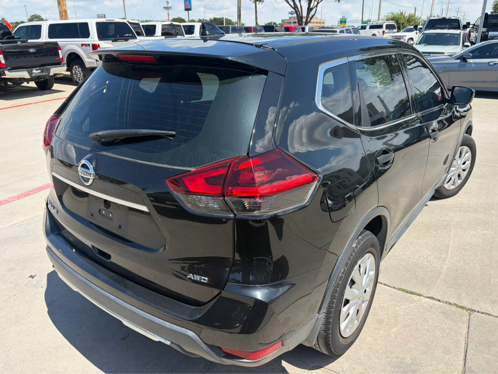 Used 2019 Nissan Rogue S AWD/4WD image 3