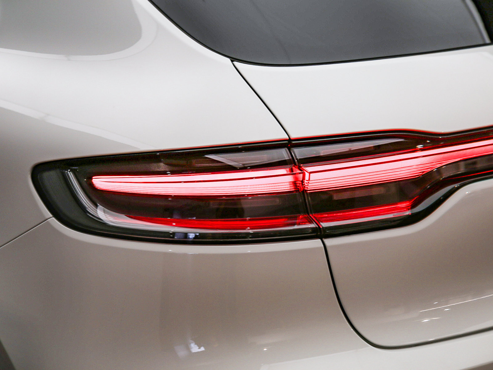 Certified 2026 Porsche Macan AWD/4WD image 15