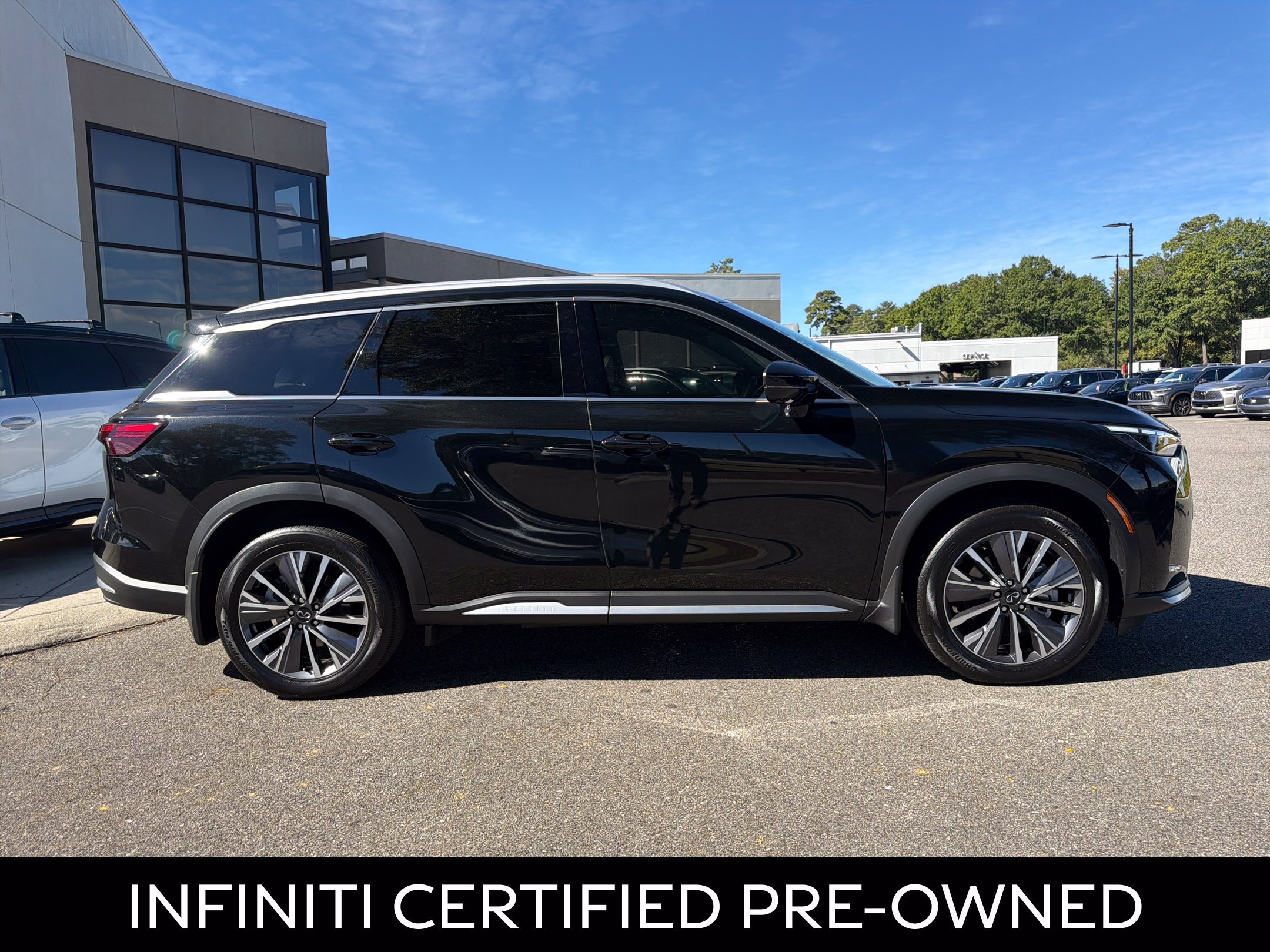 Certified 2026 INFINITI QX60 Luxe w/ Cargo Package FWD image 13