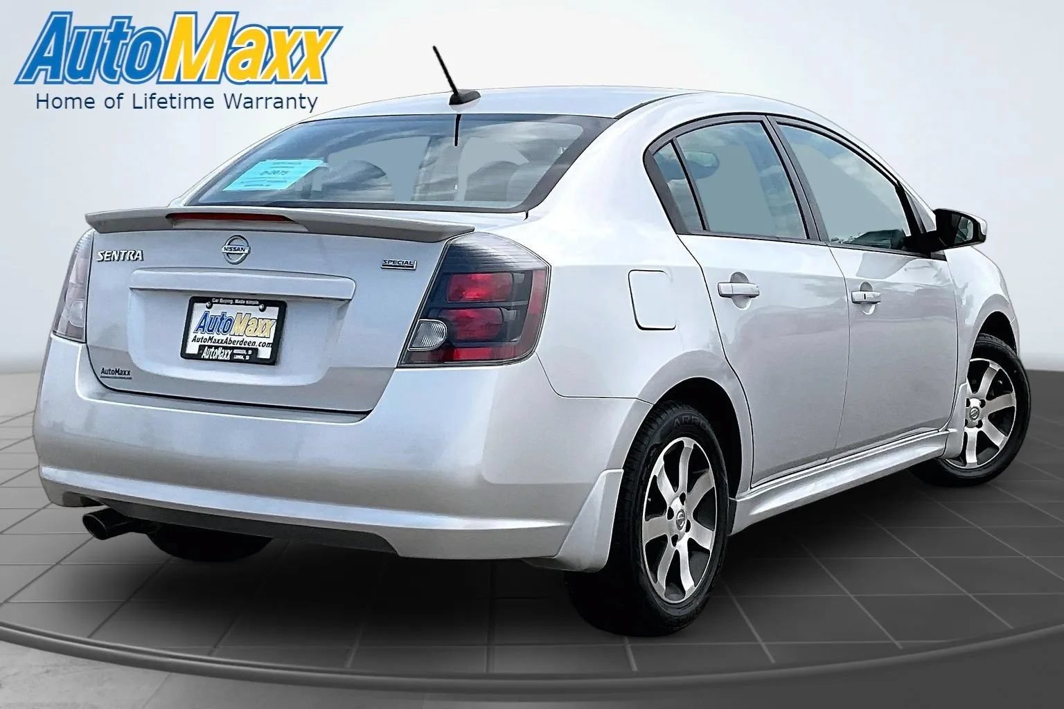 Used 2012 Nissan Sentra 2.0 SR w/ Special Edition Pkg FWD image 9