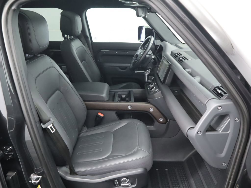 Used 2024 Land Rover Defender 130 X image 21