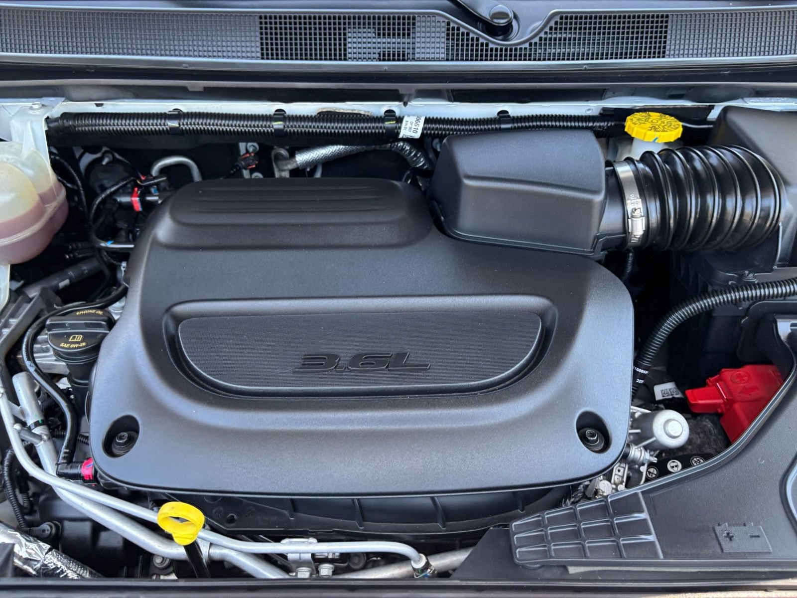 Used 2025 Chrysler Pacifica Limited FWD image 35