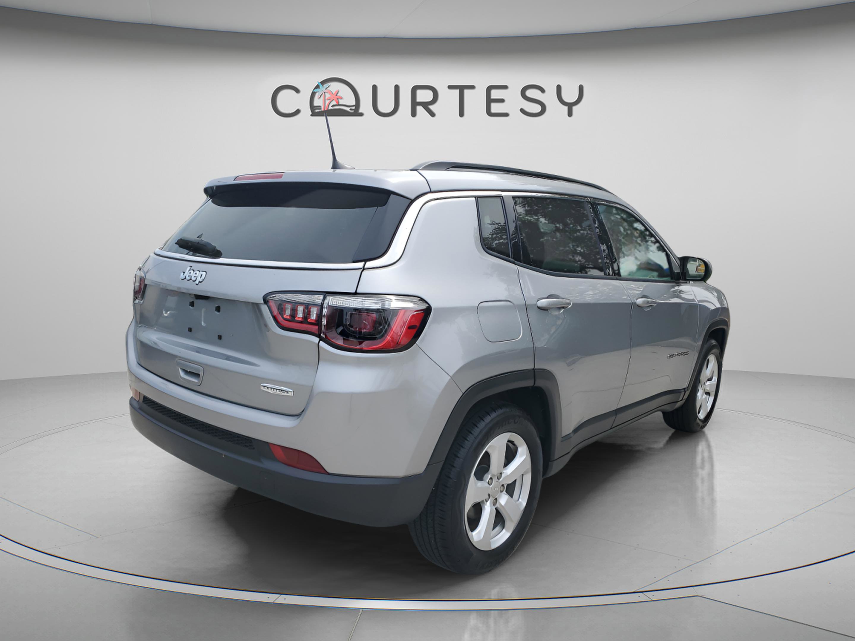 Certified 2021 Jeep Compass Latitude w/ Sun and Sound Group FWD image 3