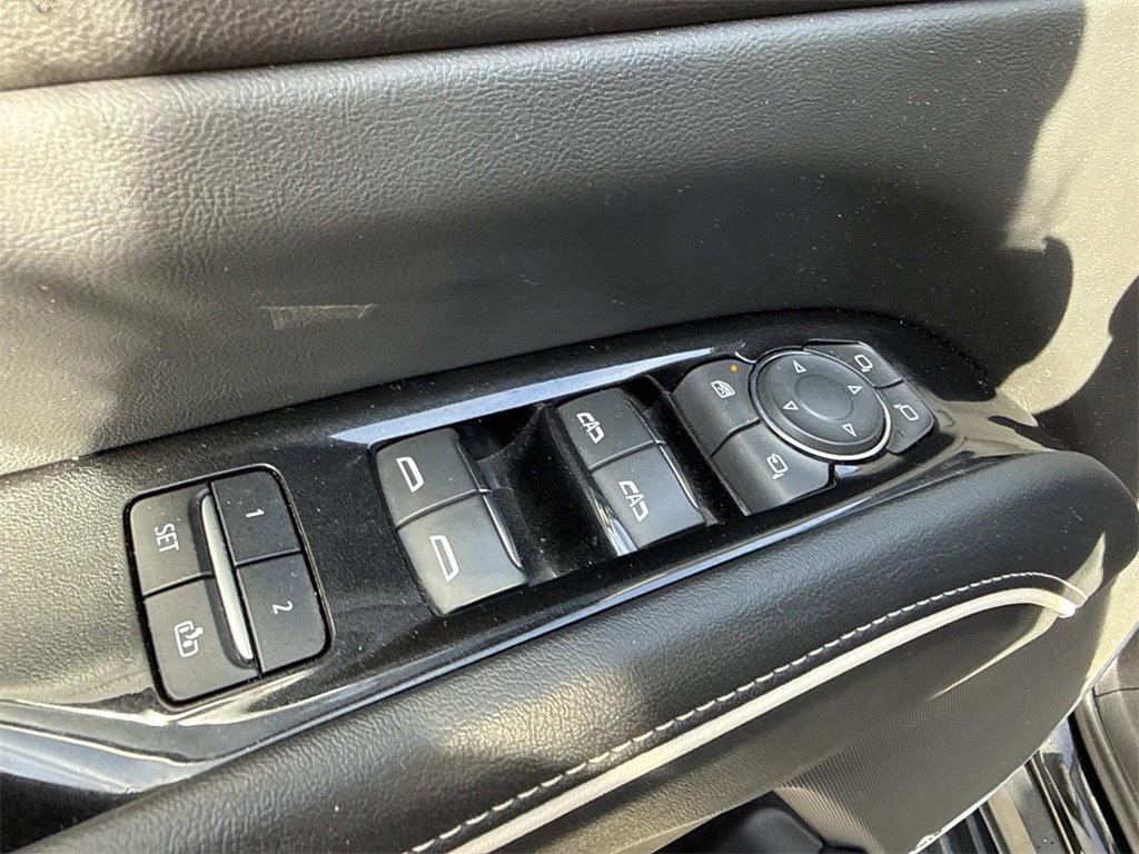 Used 2023 Cadillac Escalade Premium Luxury image 12