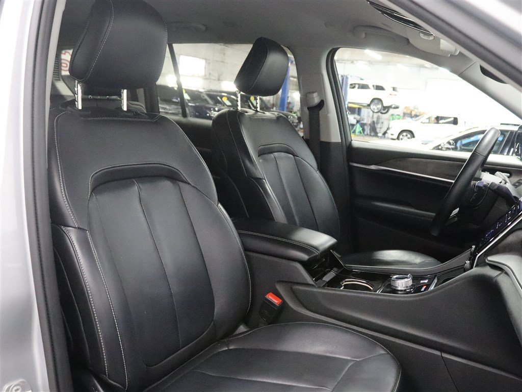 Used 2022 Jeep Grand Cherokee L Limited AWD/4WD image 28