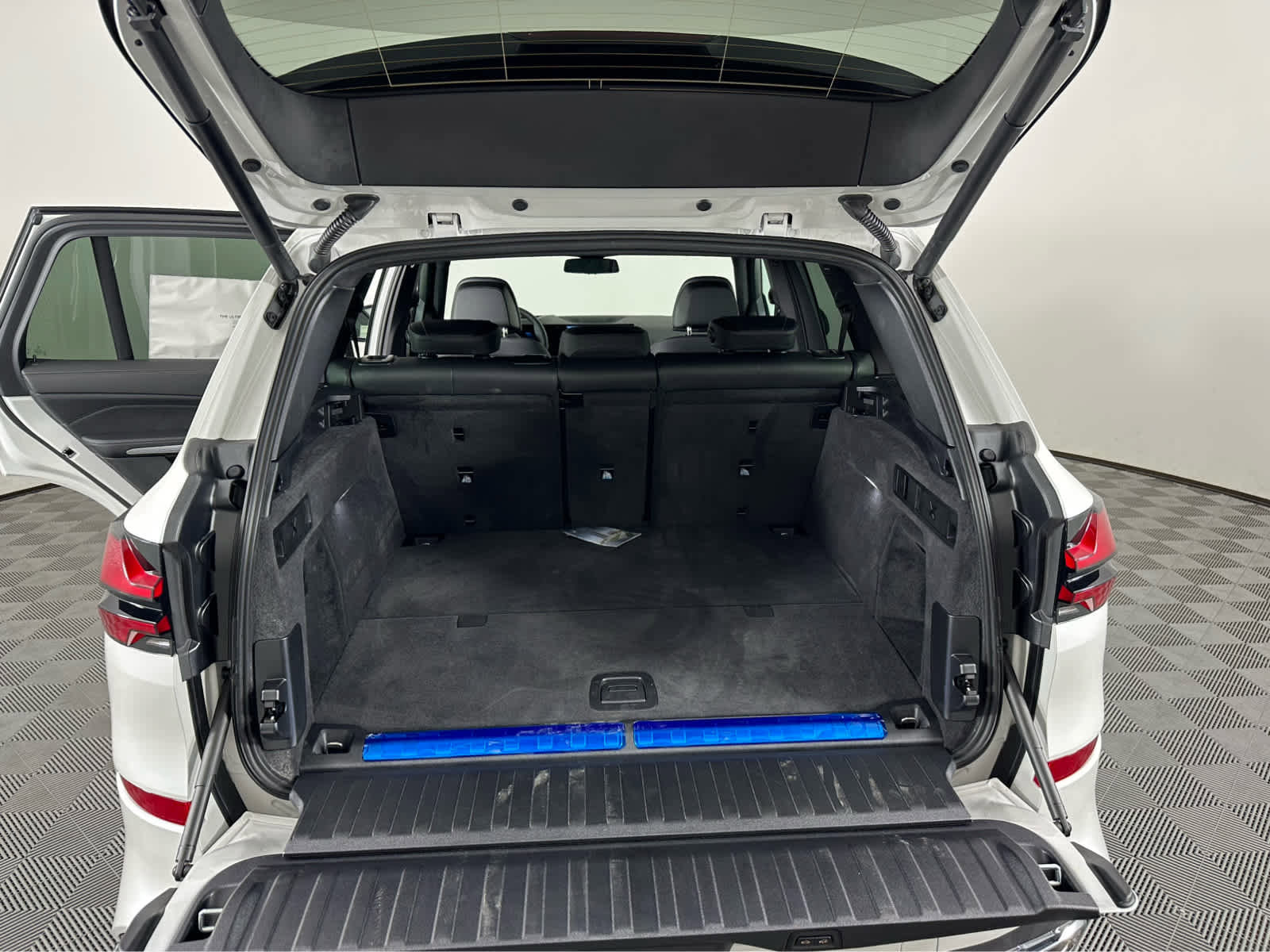 New 2026 BMW X5 xDrive50e w/ M Sport Package image 16