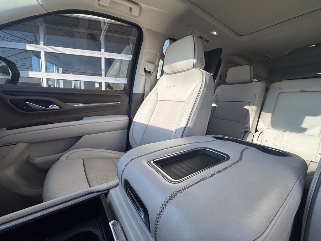 Used 2023 GMC Yukon XL Denali w/ Denali Reserve Package AWD/4WD image 20