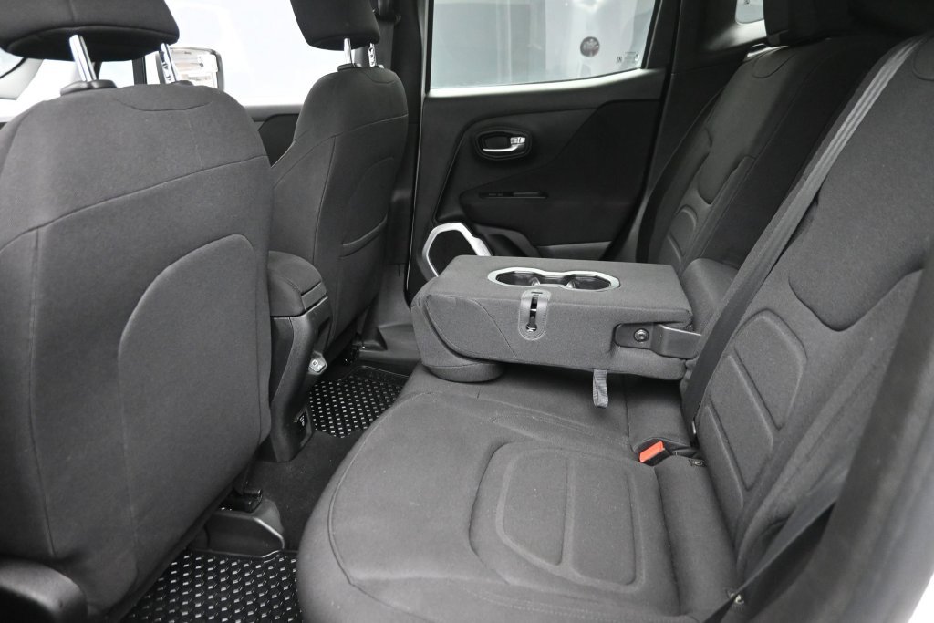 Used 2018 Jeep Renegade Latitude w/ Cold Weather Group AWD/4WD image 12