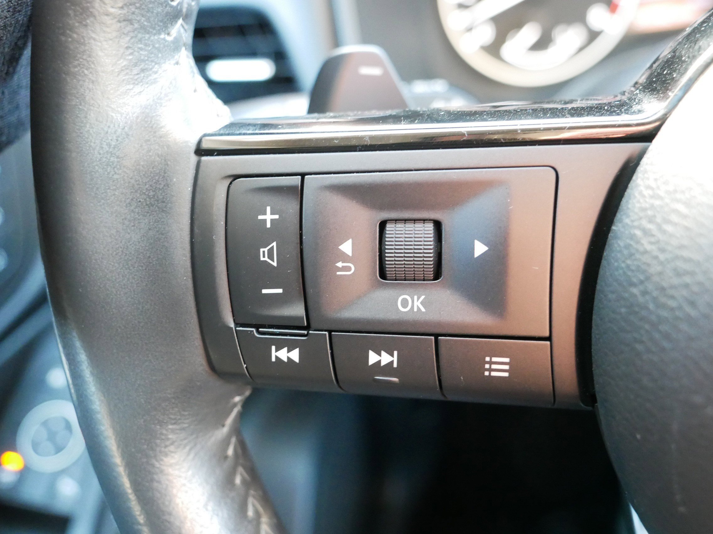 Certified 2022 Nissan Rogue SL w/ SL Premium Package image 28