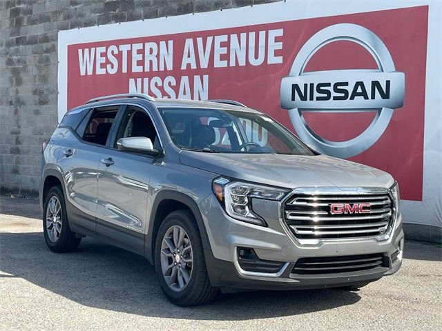Used 2024 GMC Terrain SLT image 2