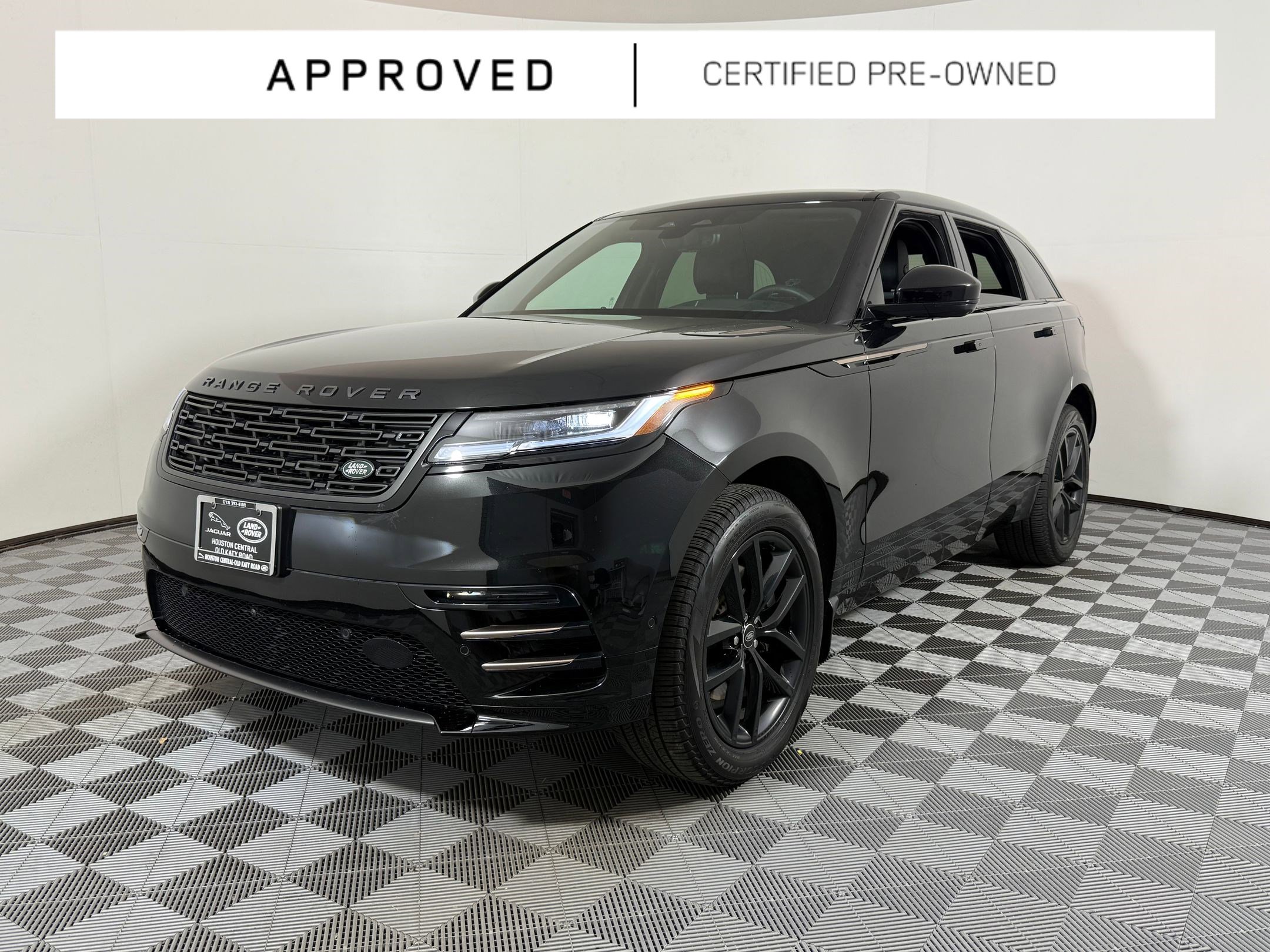 Used 2025 Land Rover Range Rover Velar Dynamic SE AWD/4WD image 1