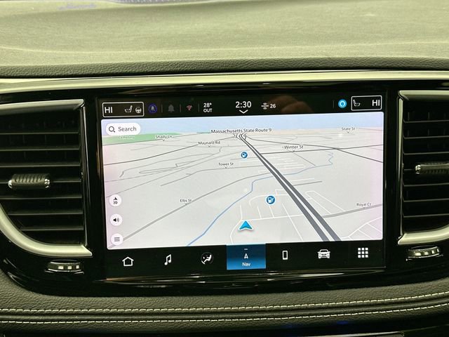 Used 2024 Chrysler Pacifica Premium image 12