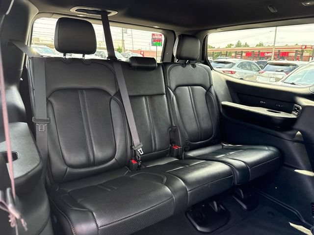 Used 2024 Jeep Wagoneer Series III AWD/4WD image 12