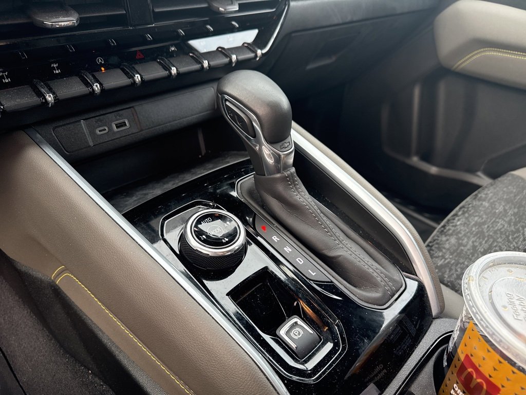 Used 2024 Chevrolet Colorado ZR2 w/ Safety Package image 15