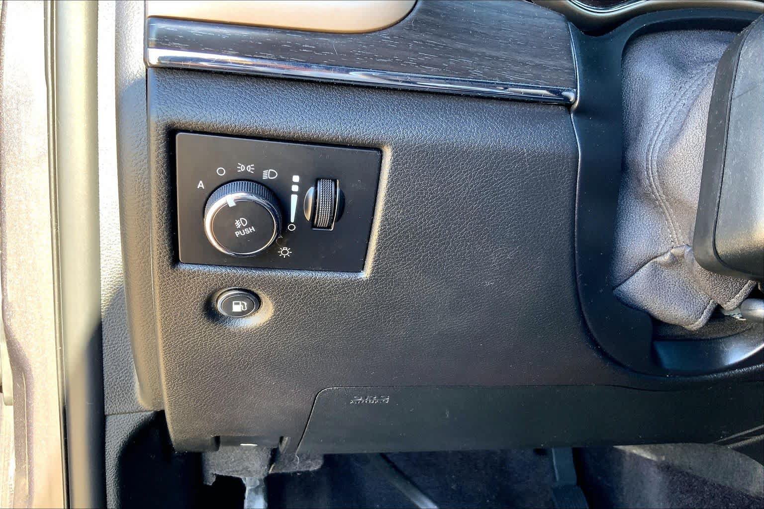 Used 2017 Jeep Grand Cherokee Limited AWD/4WD image 33