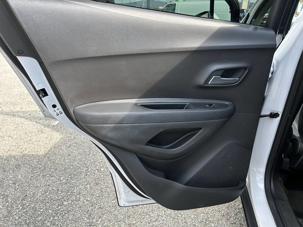 Used 2017 Chevrolet Trax LT w/ Sun & Sound Package image 17