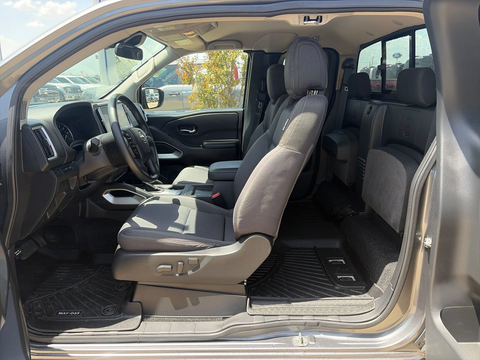 Used 2025 Nissan Frontier SV RWD image 13