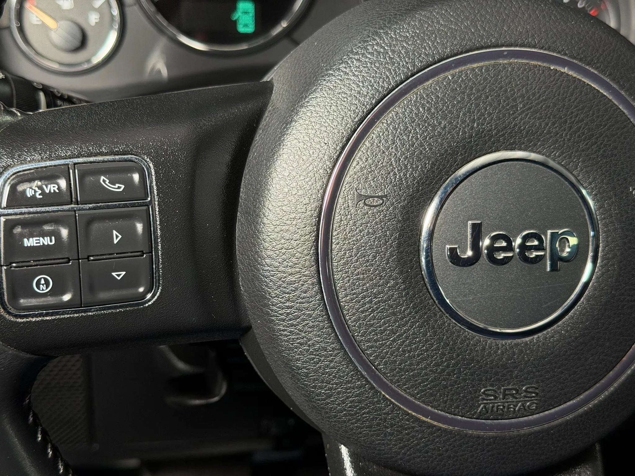 Used 2015 Jeep Wrangler Unlimited Rubicon w/ Connectivity Group AWD/4WD image 16
