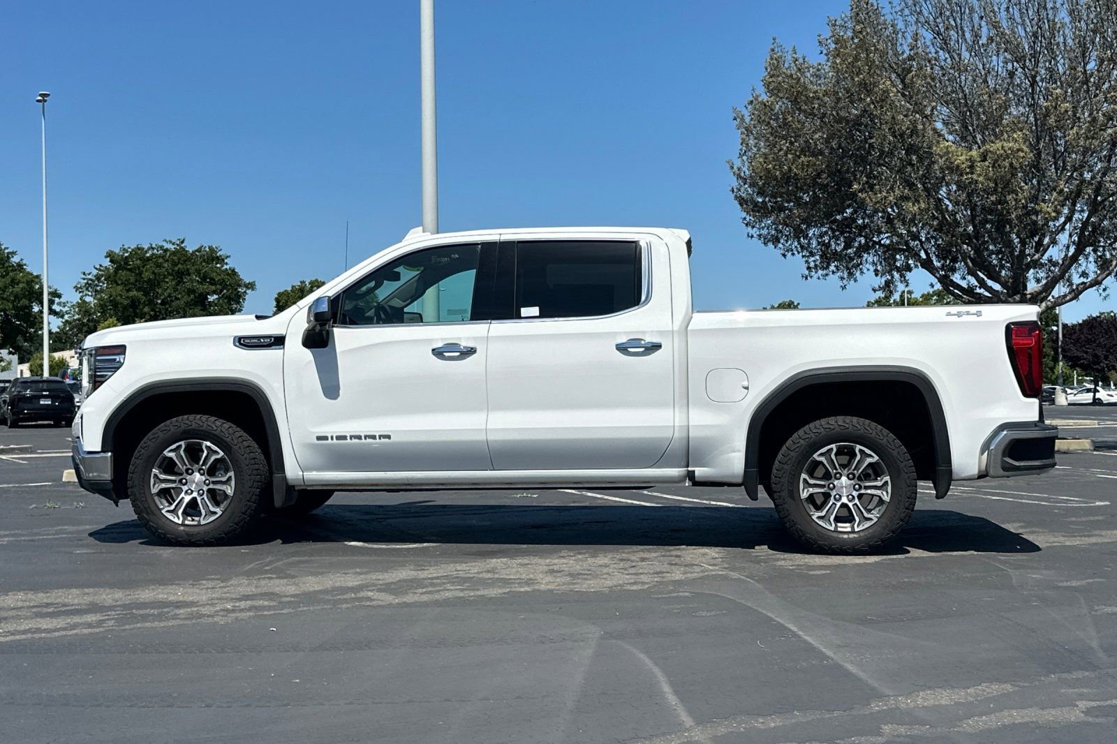 Used 2025 GMC Sierra 1500 SLT AWD/4WD image 7