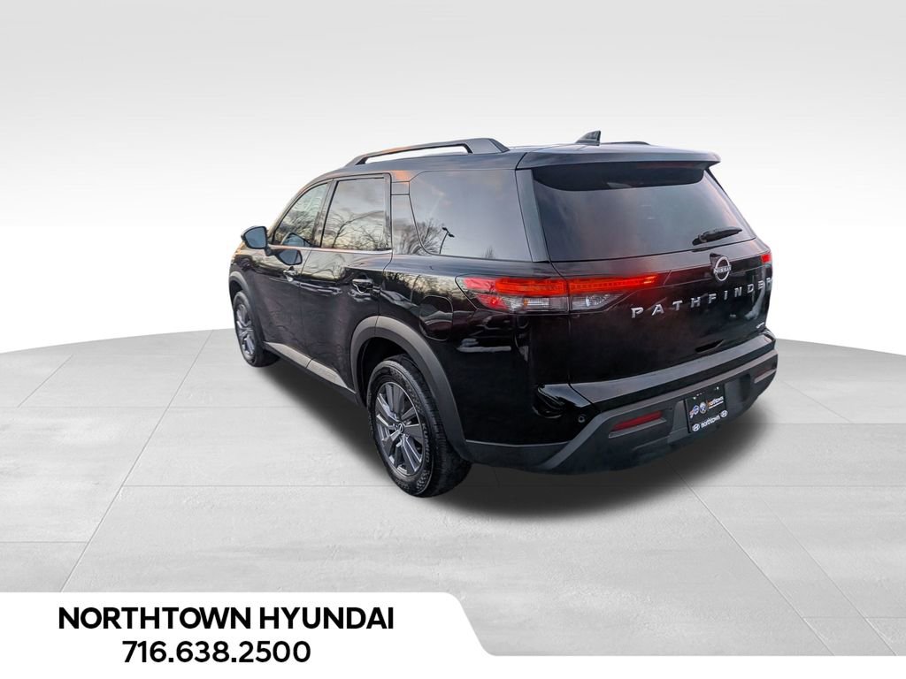Used 2025 Nissan Pathfinder SV image 13