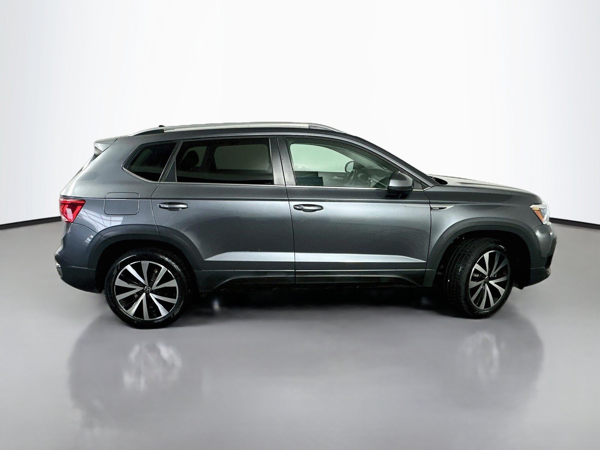 Used 2024 Volkswagen Taos SE FWD image 8