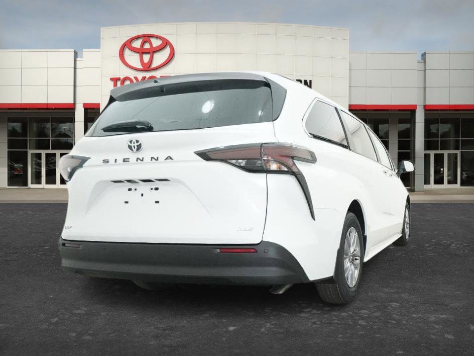 New 2026 Toyota Sienna XLE FWD image 14