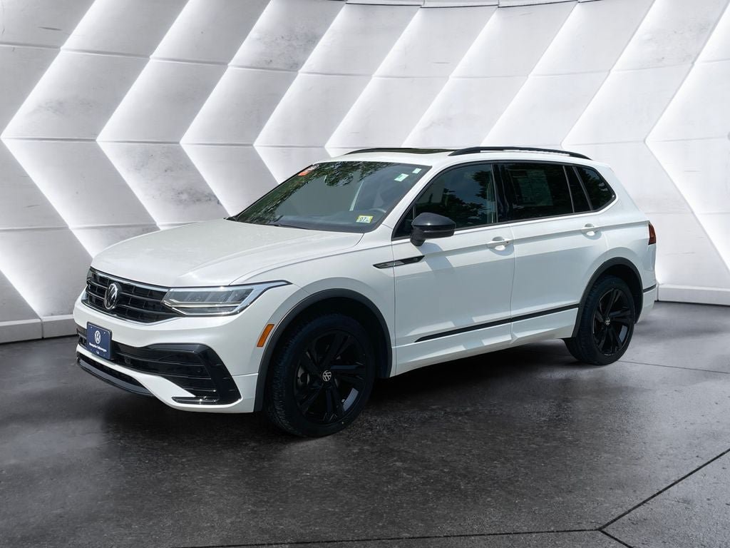 Used 2023 Volkswagen Tiguan SE R-Line AWD/4WD image 2
