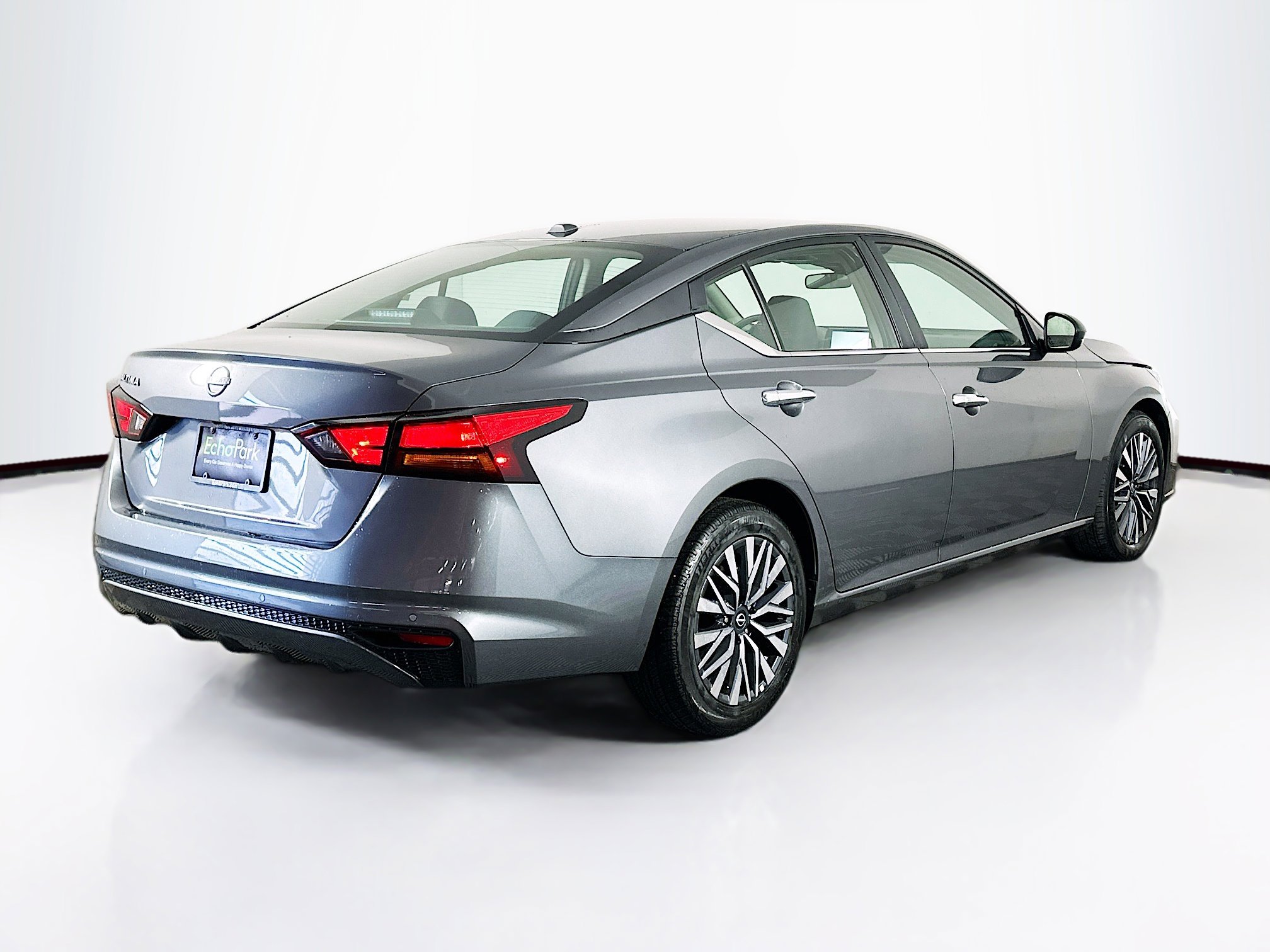 Used 2025 Nissan Altima 2.5 SV image 9
