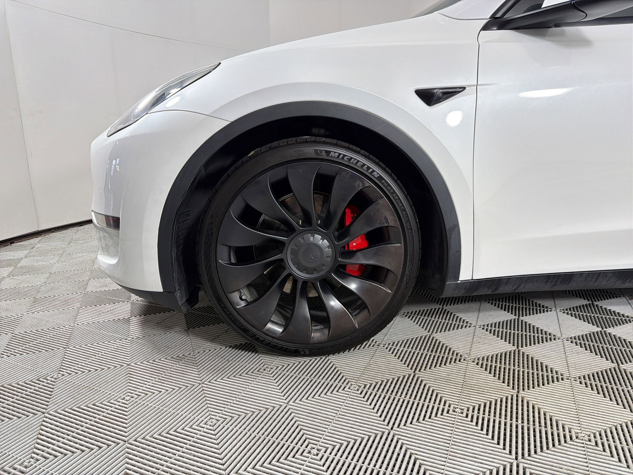 Used 2022 Tesla Model Y Performance AWD/4WD image 12